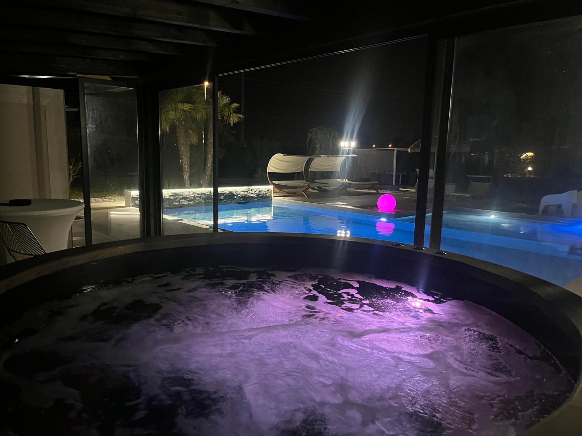 Appartamento Casakadd002Luxuryheated Pool Garden Patio Barbeque Cive Esterno foto